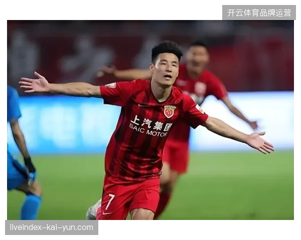 国足新锋线组合初见成效，塞尔吉尼奥头球为中国队打开胜利之门